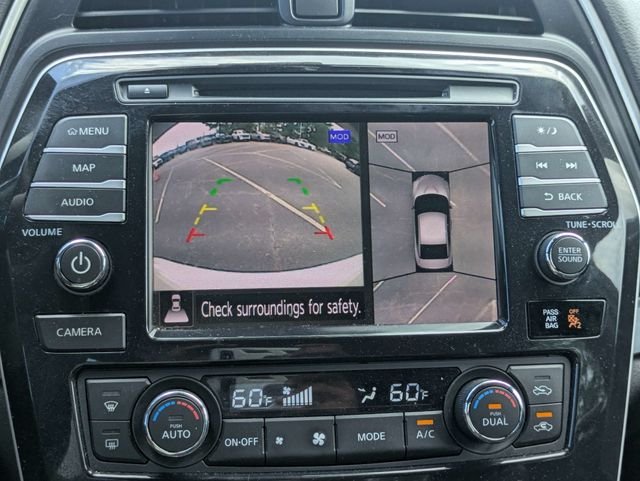 Used 2022 White Nissan SR image 18