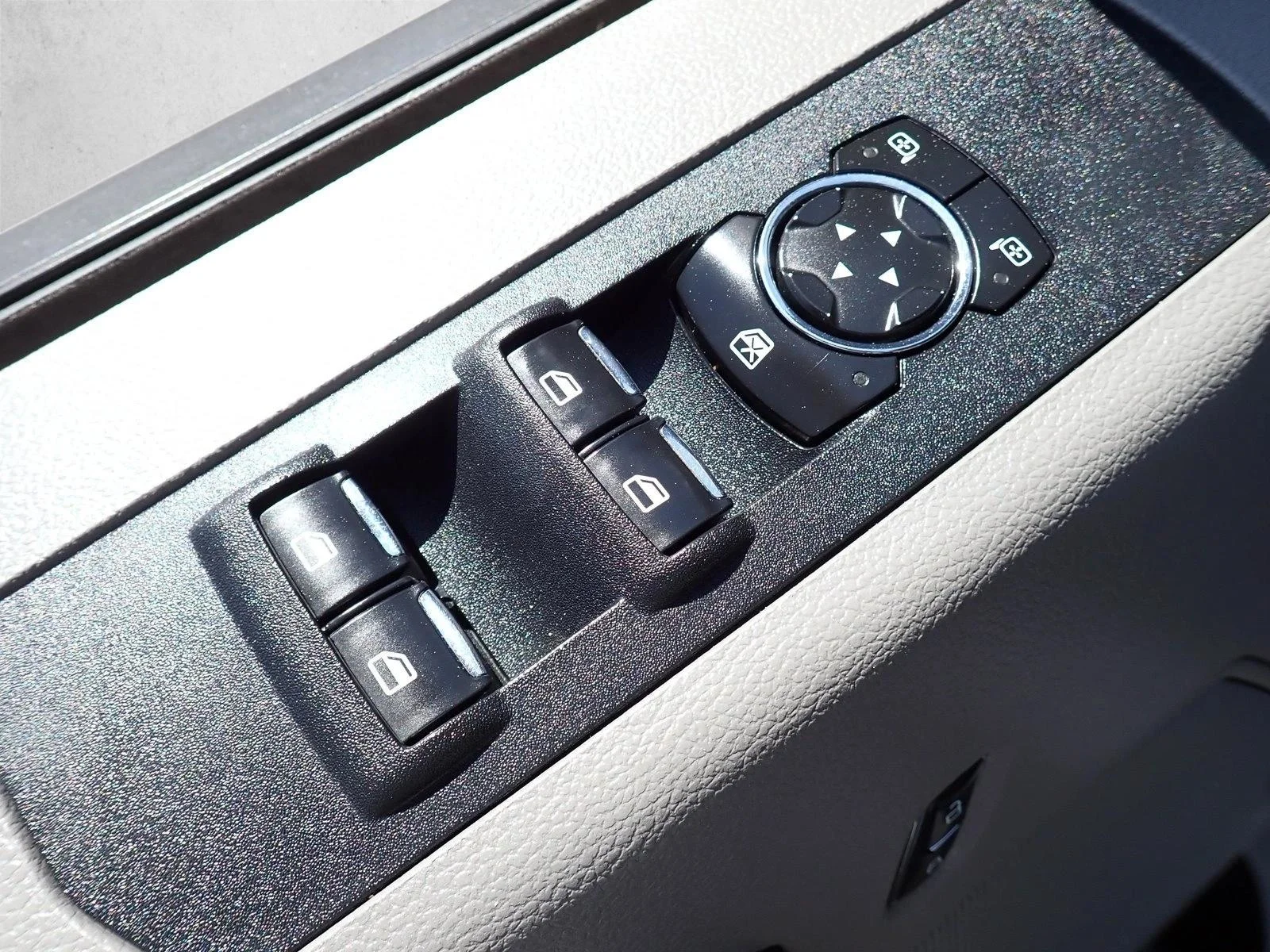 Used 2017 Magnetic Metallic Ford XLT image 13
