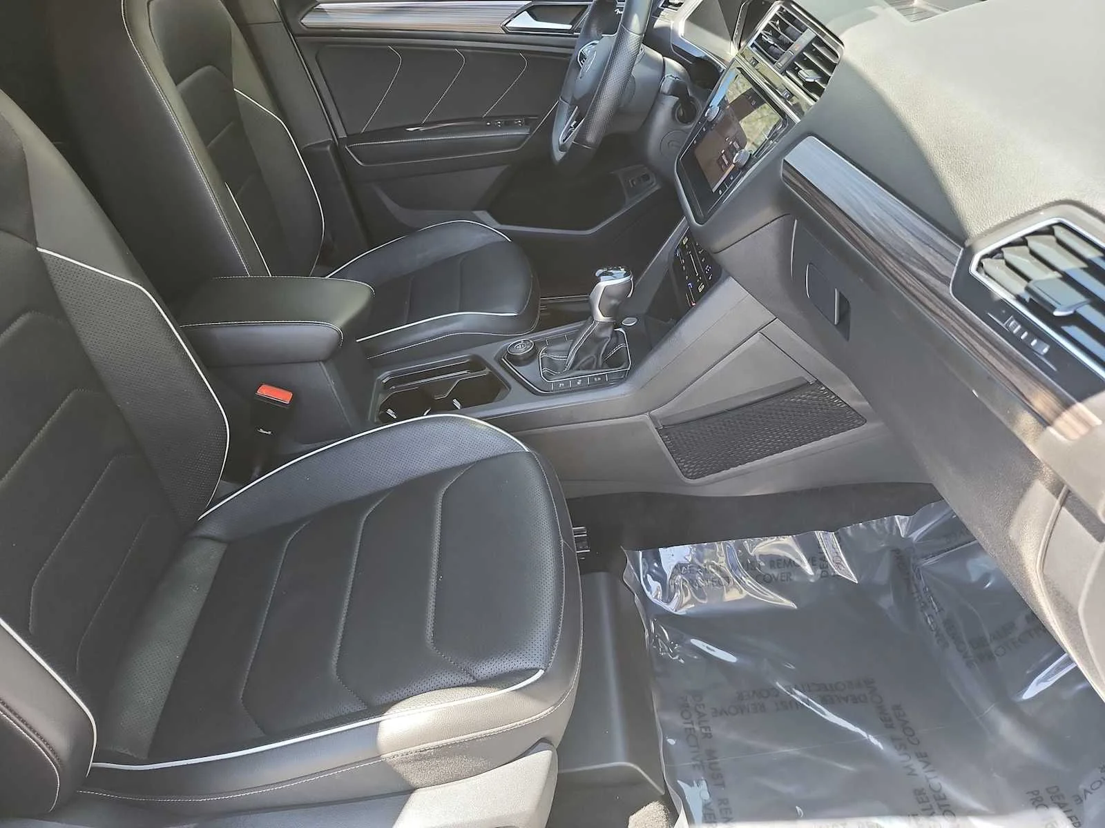 Used 2022 Oryx White Pearl Volkswagen SEL R-Line image 18