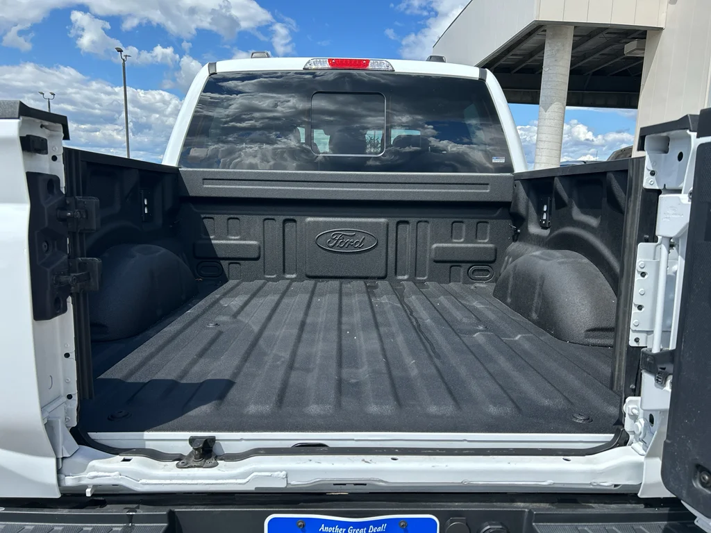 Certified Used 2025 Oxford White Ford LARIAT image 27