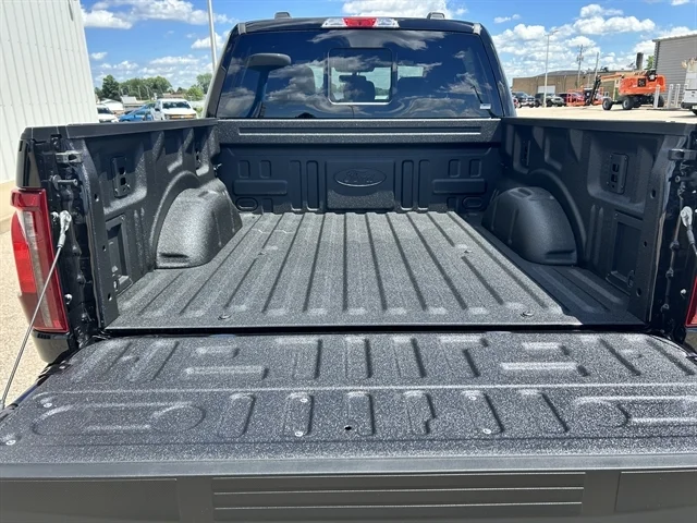 New 2026 Agate Black Metallic FORD XLT image 6
