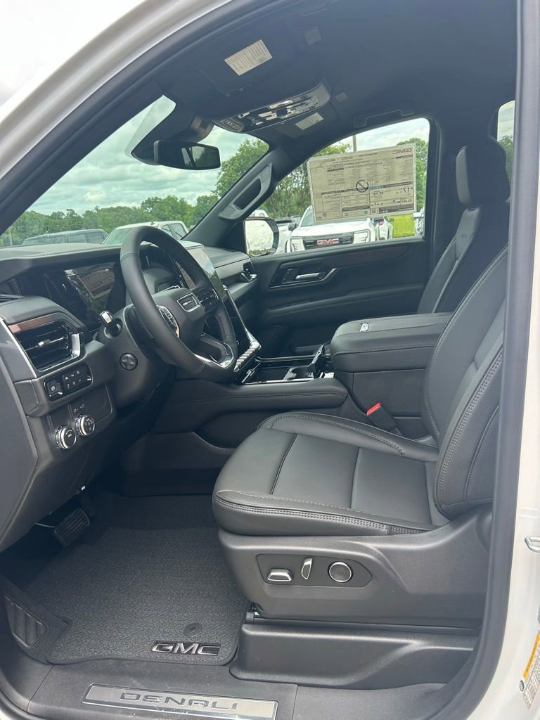 2026 GMC Yukon Denali - Photo 14