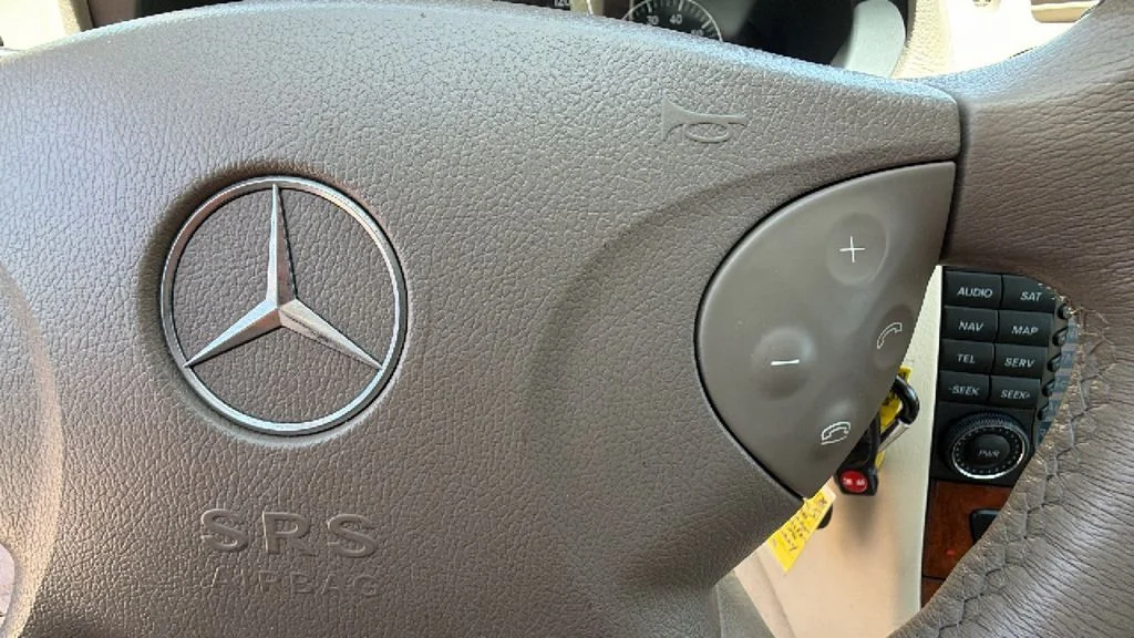 Used 2005  Mercedes-Benz E 320 image 19