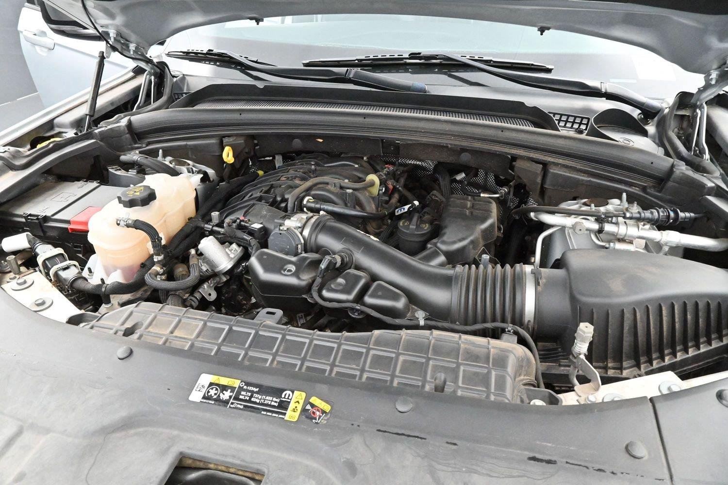 Used 2021 Silver Jeep Altitude image 31