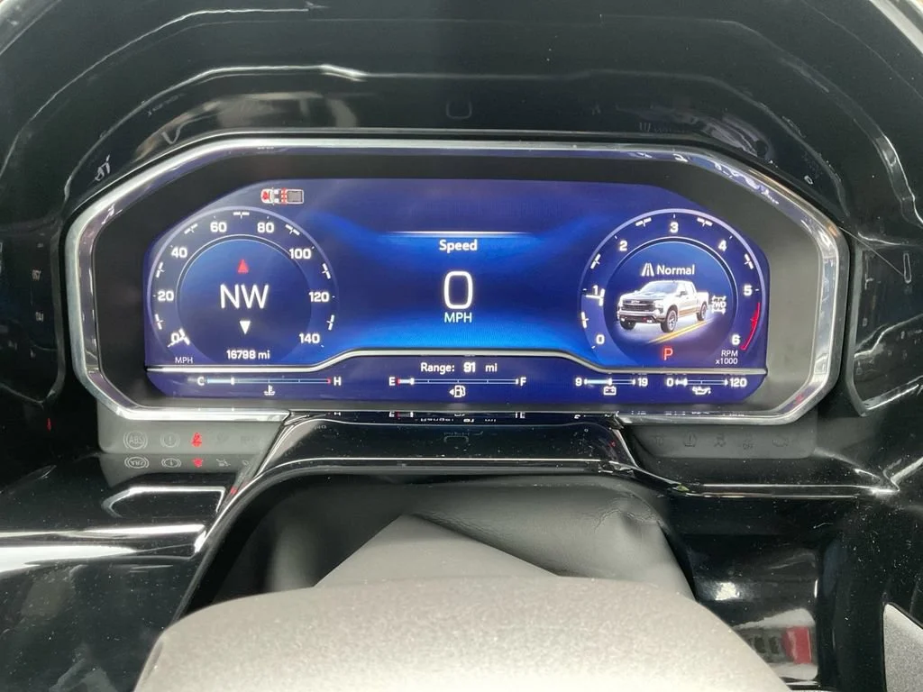 Used 2025 Summit White Chevrolet LT Trail Boss image 19