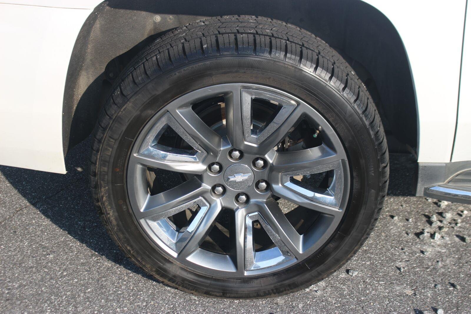 Used 2016 IRIDESCENT PEARL TRICOAT Chevrolet LTZ image 44