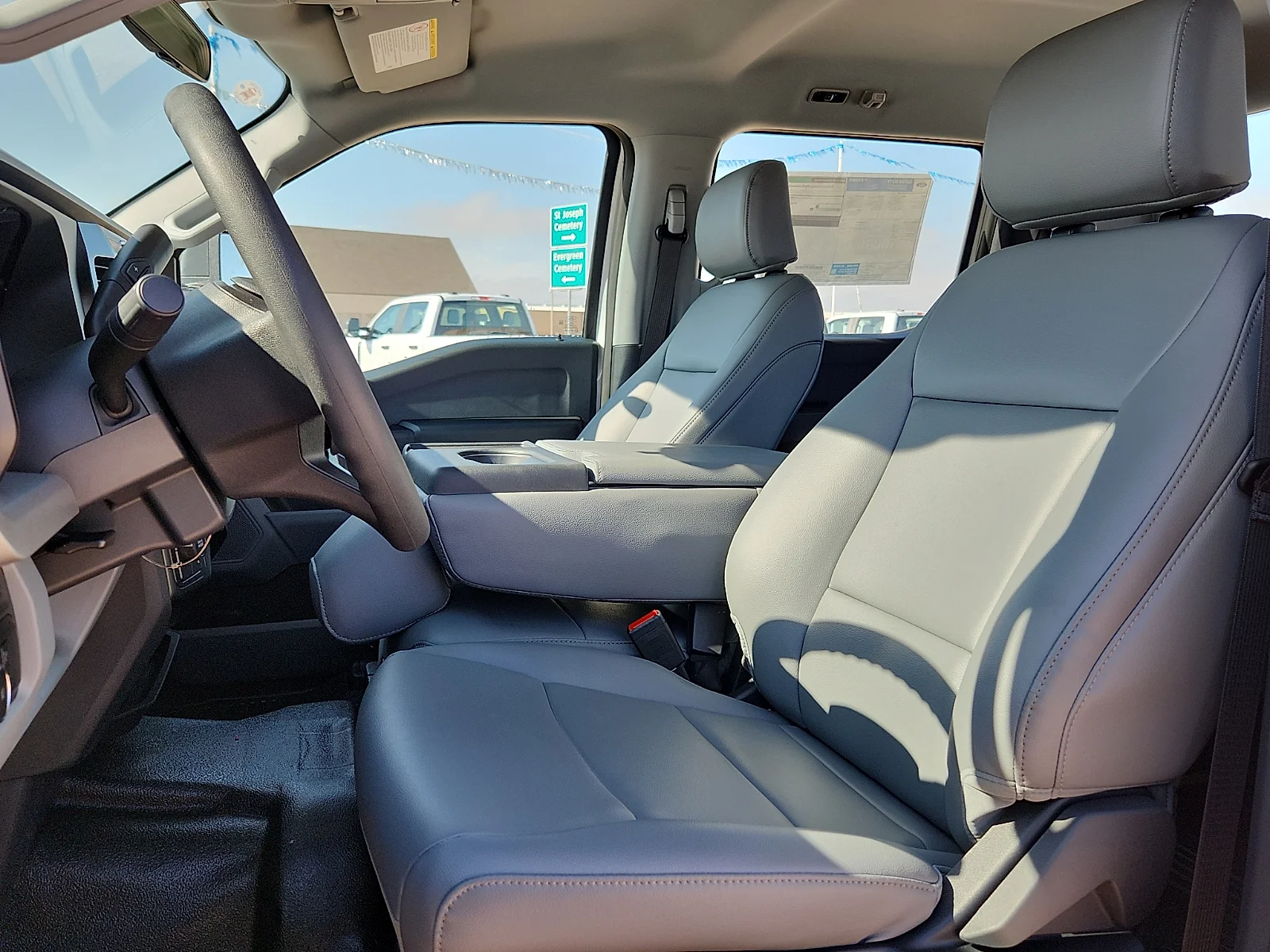 New 2026 Oxford White Ford XL image 17