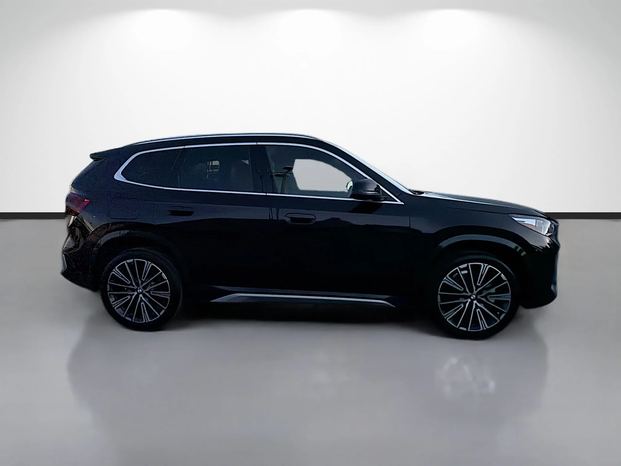 New 2026 Black Sapphire Metallic BMW xDrive28i image 2