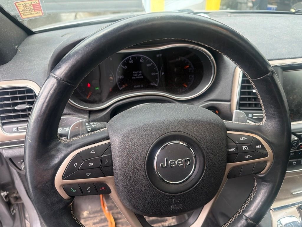 Used 2017 Silver Jeep Limited image 9