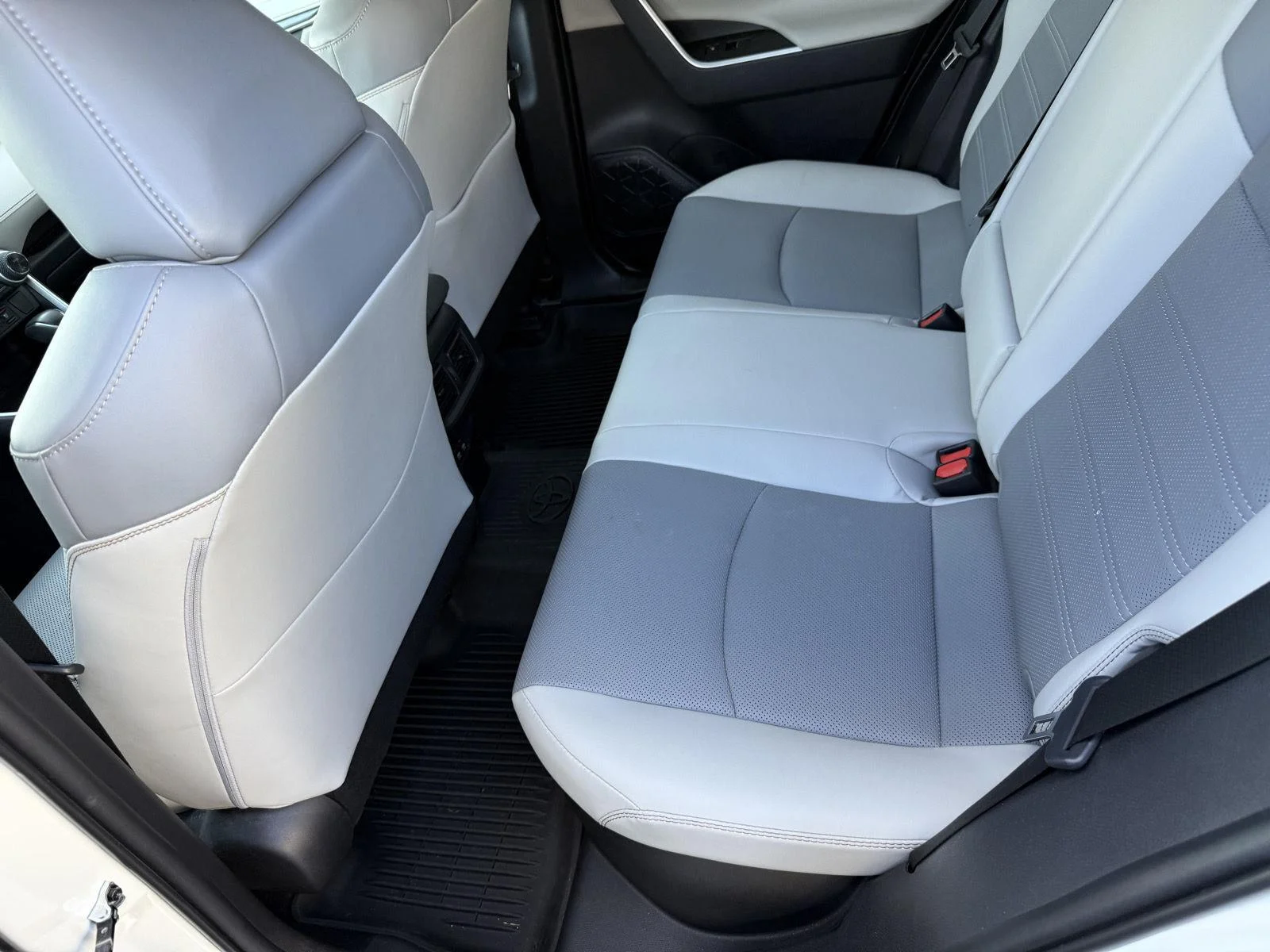 Used 2021 Blizzard Pearl Toyota Hybrid Limited image 12