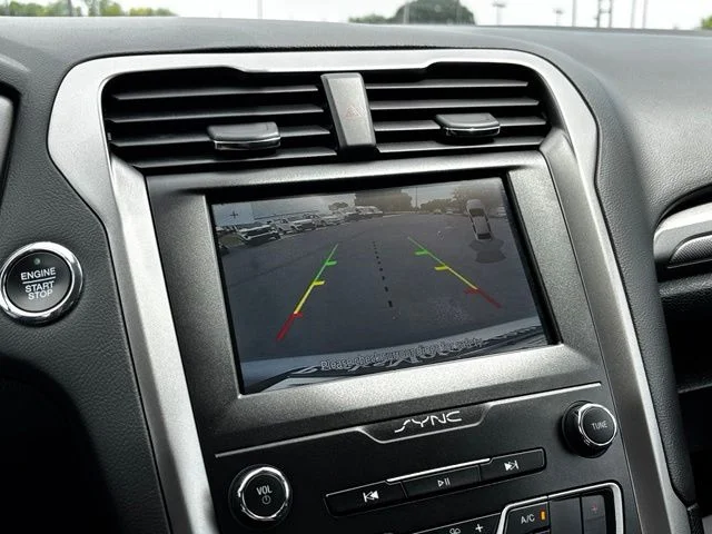 Used 2020 Silver Ford SE image 12