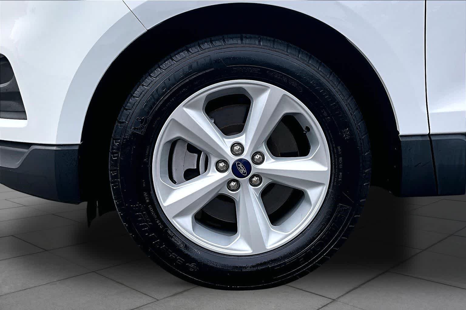 Used 2021 Oxford White Ford SE image 10