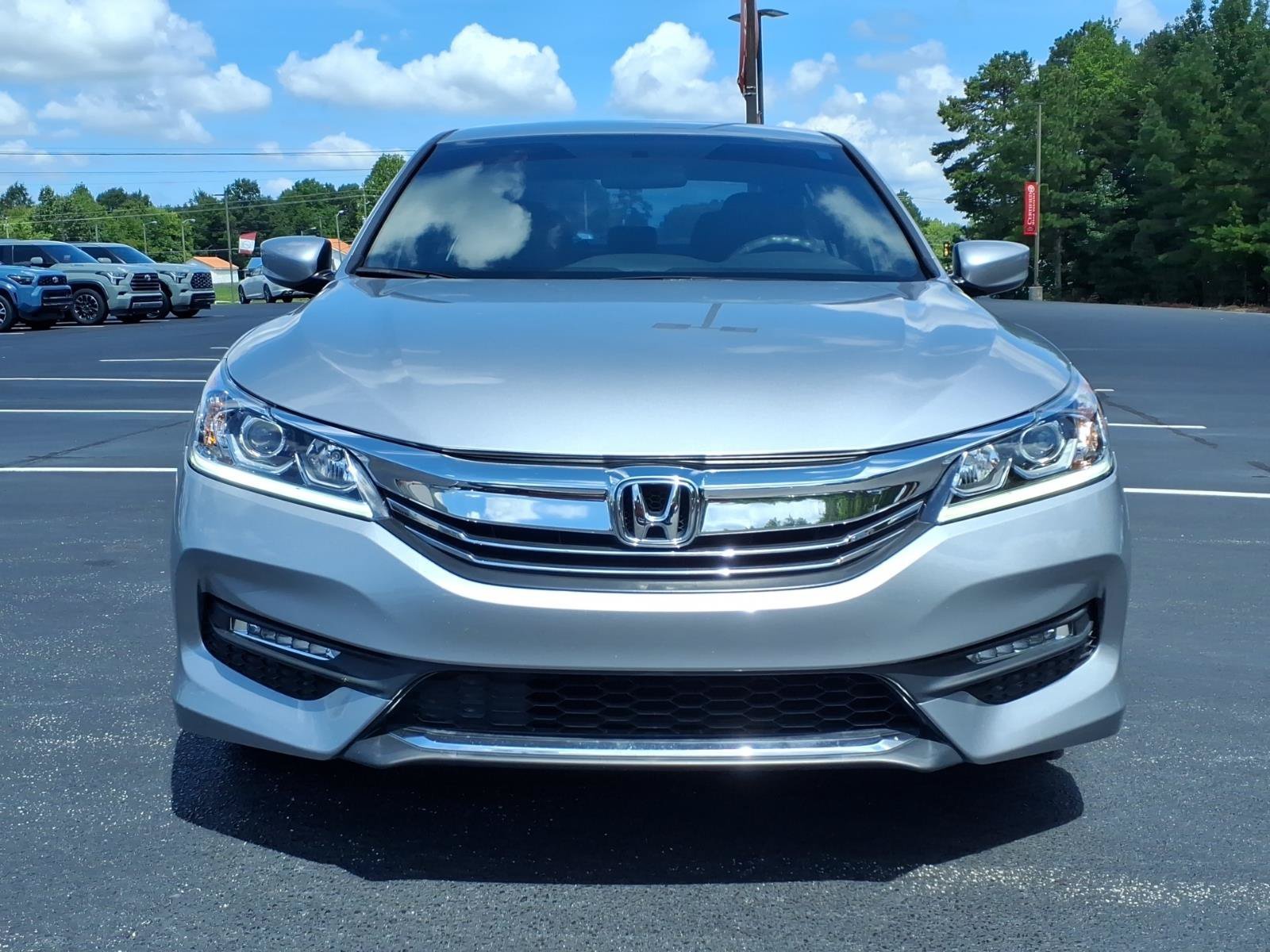 Used 2017 Lunar Silver Metallic Honda Sport image 9