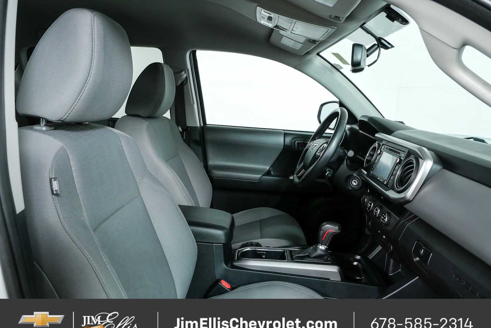 Used 2017 White Toyota SR5 V6 image 19