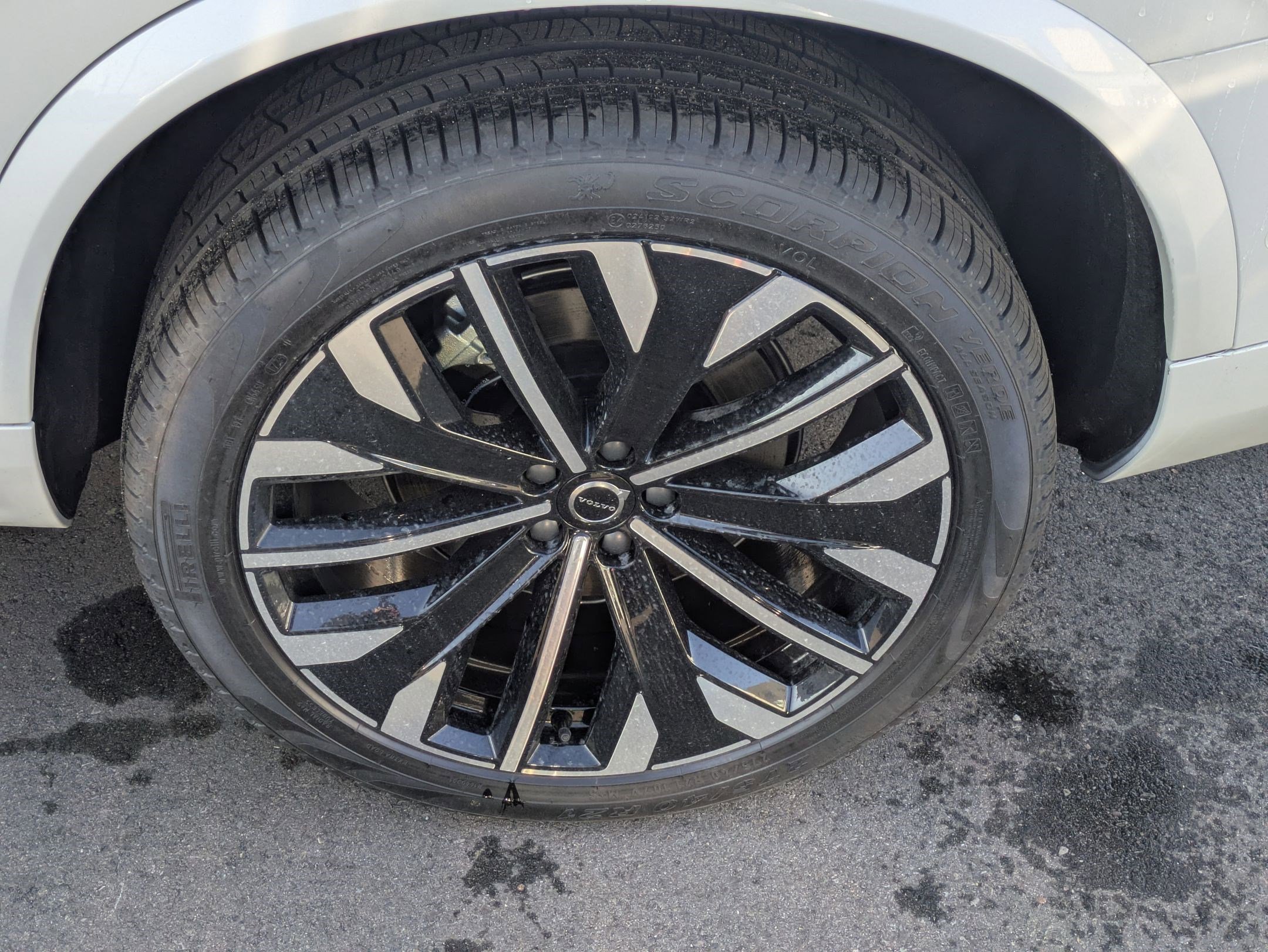 2026 Volvo XC90 Plus - Photo 15
