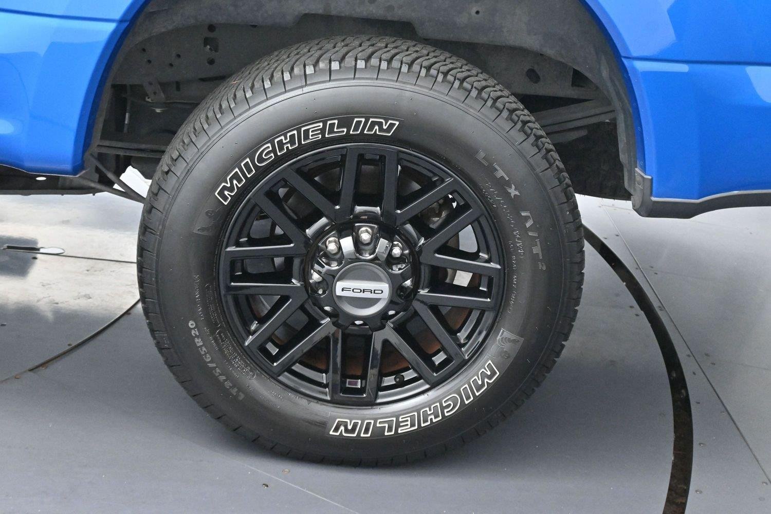 Used 2020 Velocity Blue Ford Lariat image 41