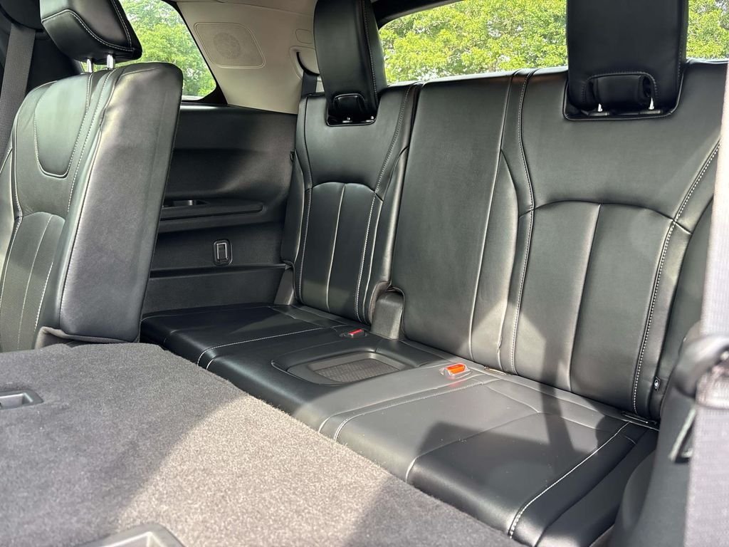 Certified Used 2023 Gray INFINITI LUXE image 16