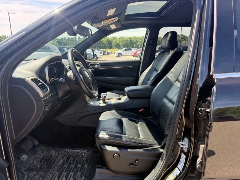 Used 2015 Black Jeep Limited image 10