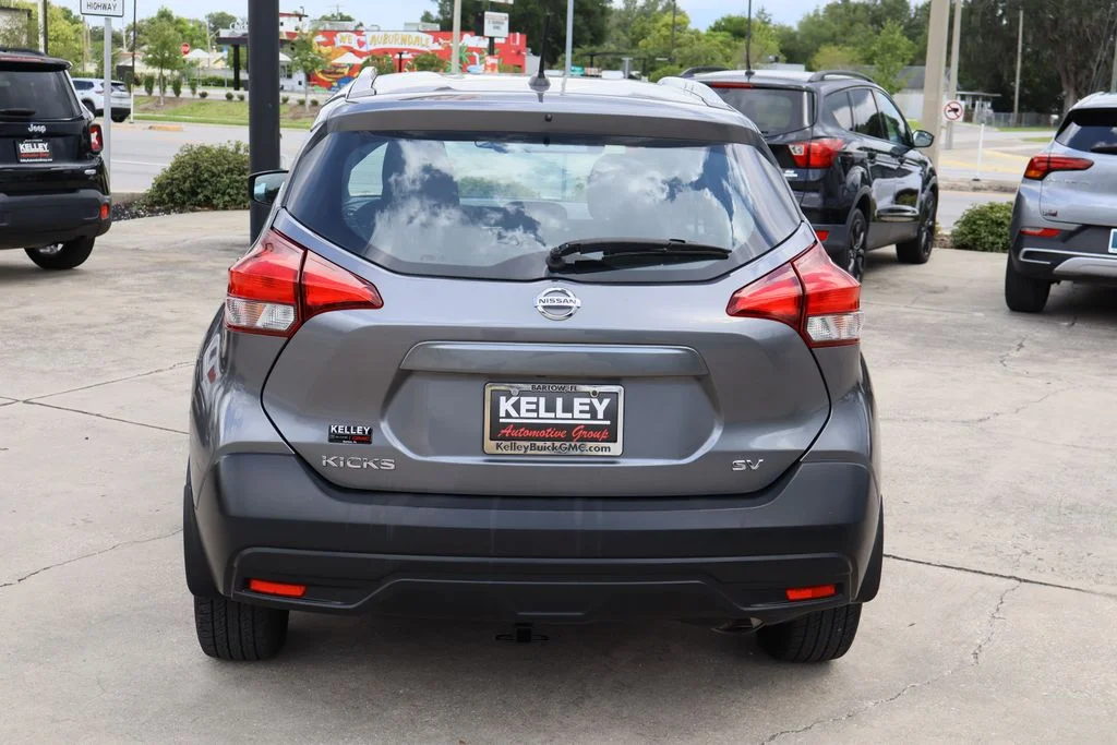 Used 2018 Gray Nissan SV image 8