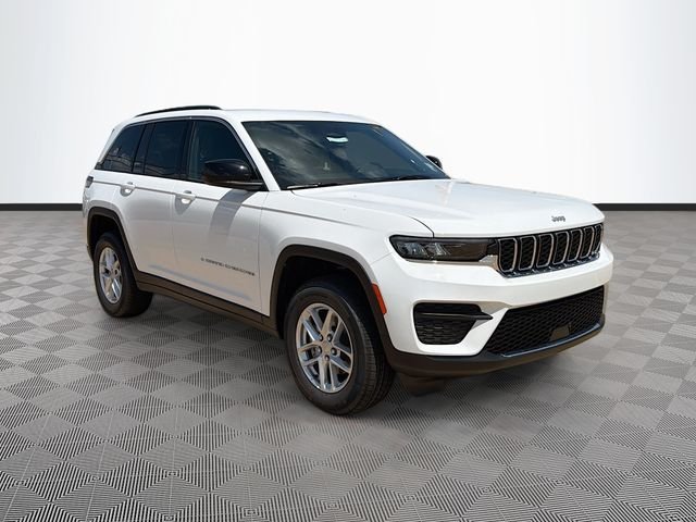 2026 Jeep Grand Cherokee Laredo's photo