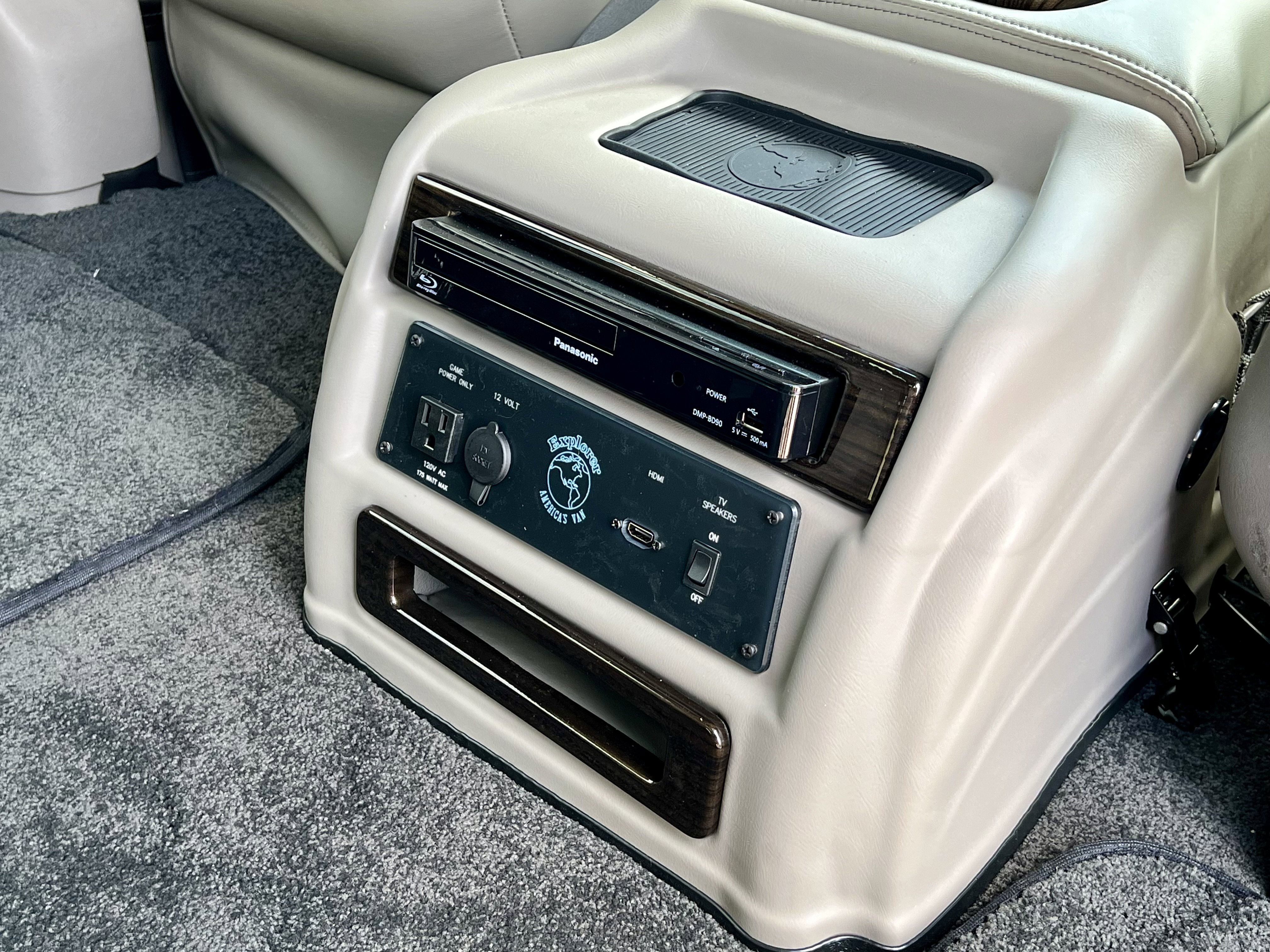 2025 GMC Savana Cargo Work Van - Photo 25