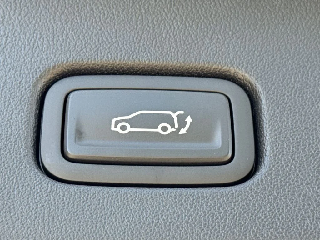 New 2027 Ivory Silver Kia EX image 19