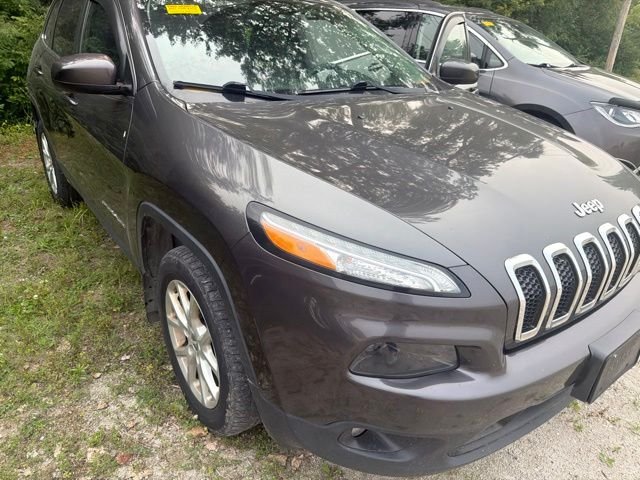 Used 2015 Gray Jeep Latitude image 3