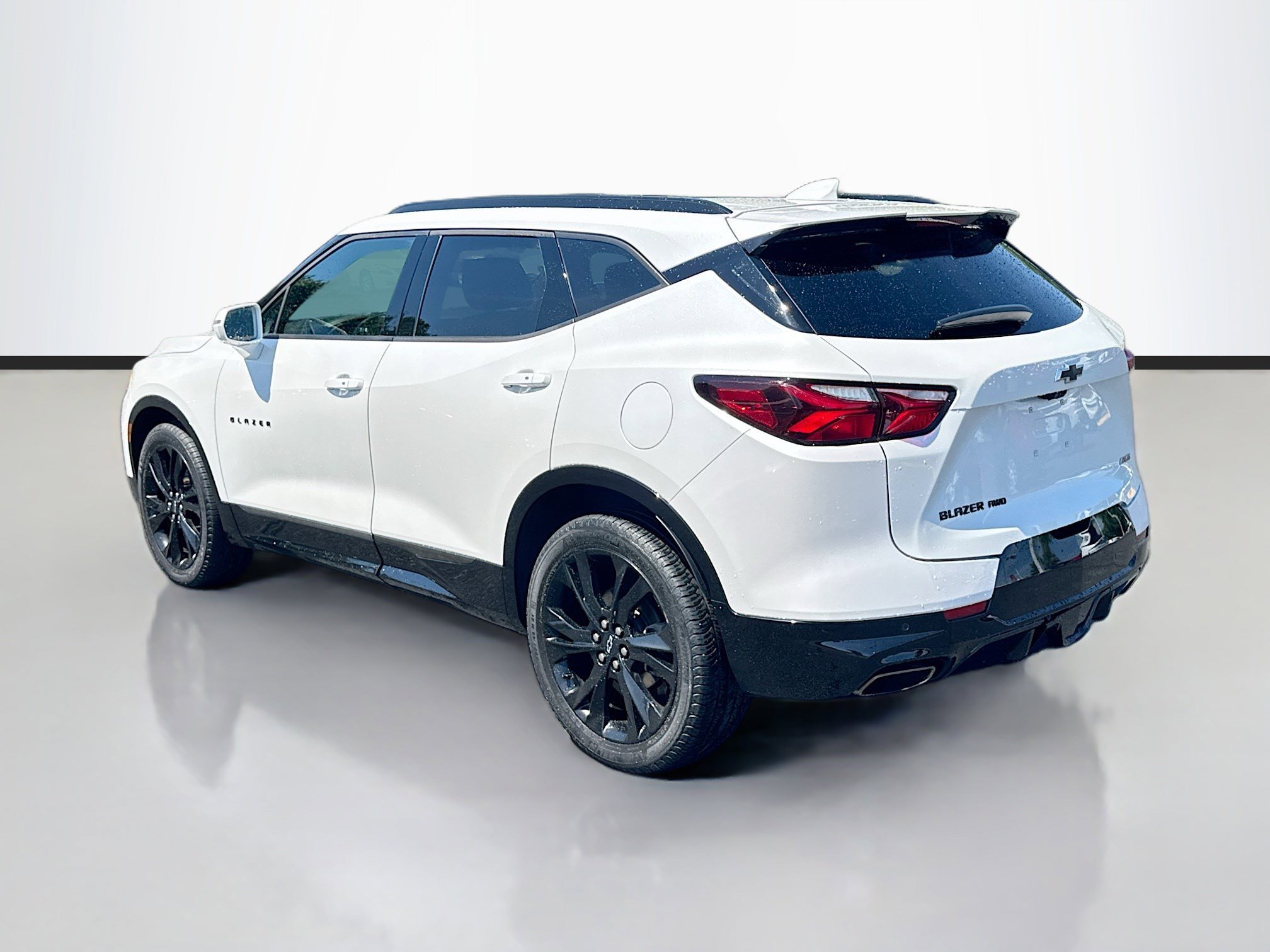 Used 2020 Iridescent Pearl Tricoat Chevrolet RS image 5