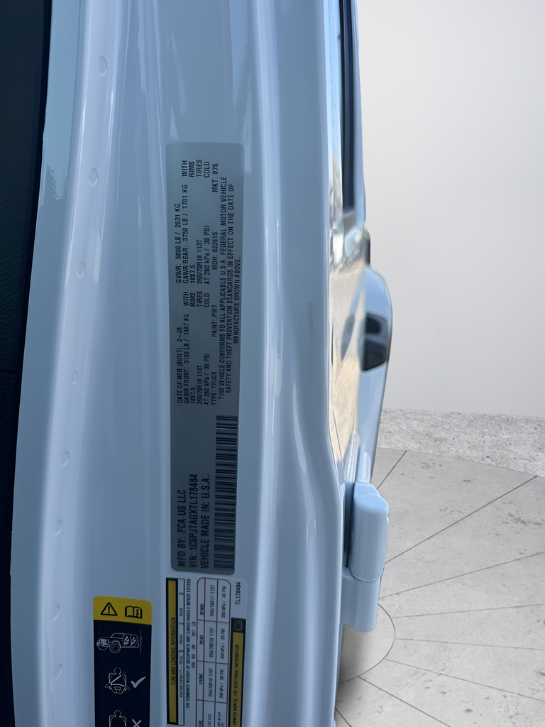 New 2026 Bright White Clear-Coat Exterior Paint Jeep Sahara image 34