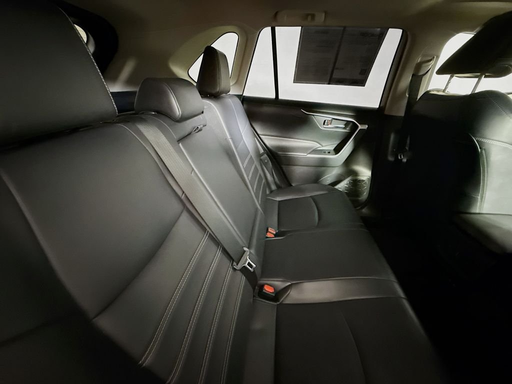 Used 2020 Magnetic Gray Metallic Toyota XLE Premium image 27