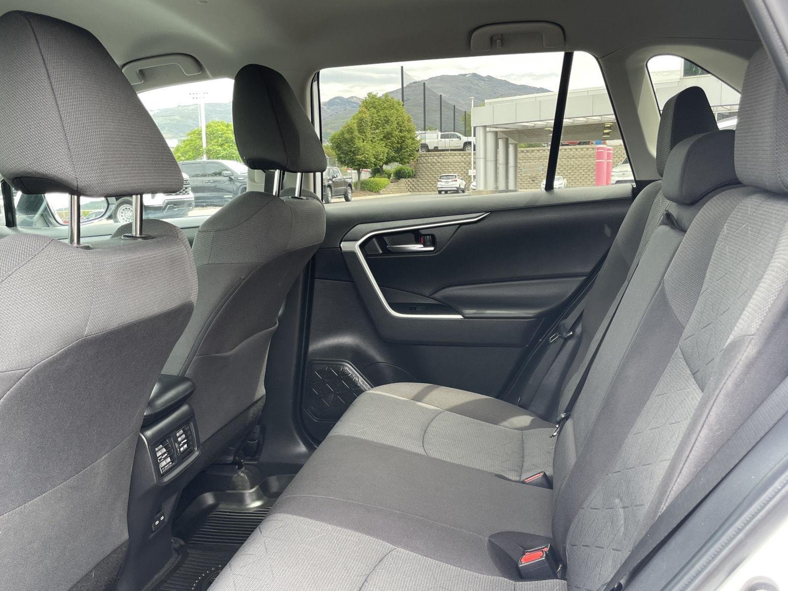 2022 Toyota RAV4 XLE - Photo 19