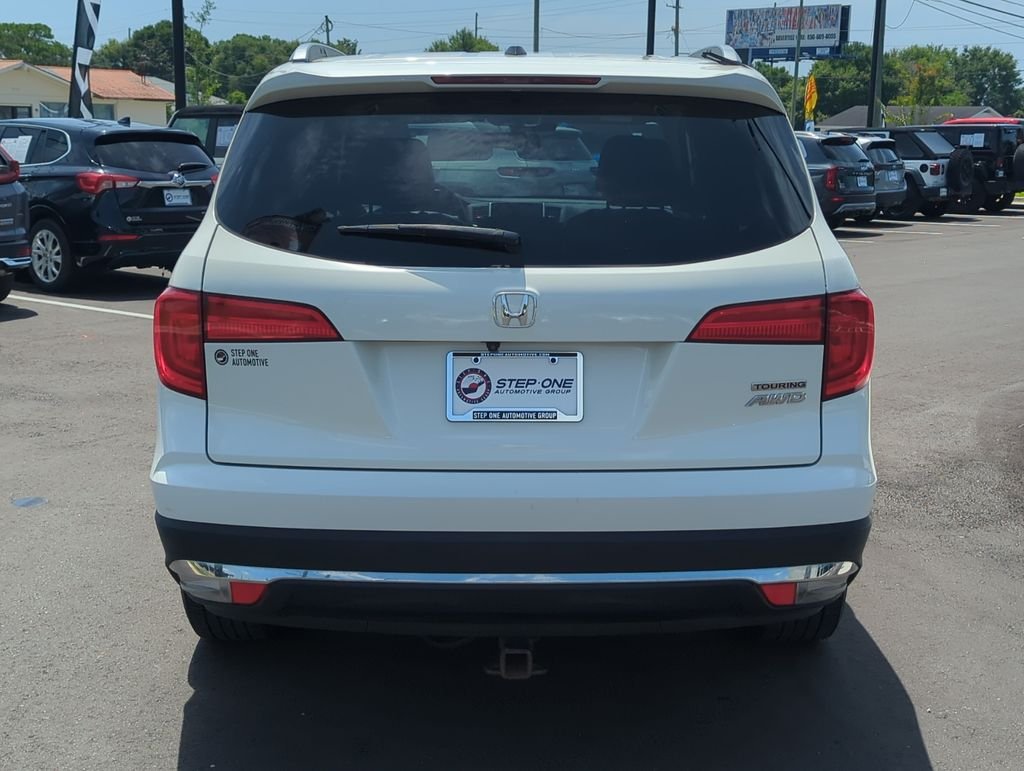 Used 2017  Honda Touring image 6