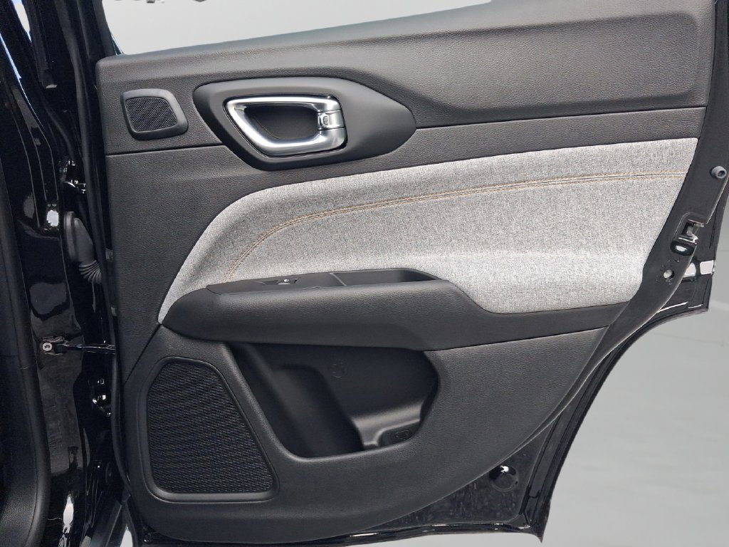 New 2026 Black Jeep Latitude image 27