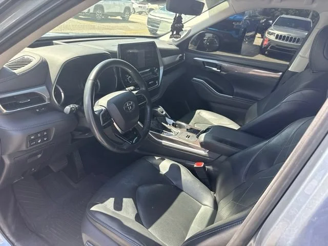 Used 2021 Gray Toyota Hybrid Platinum image 8