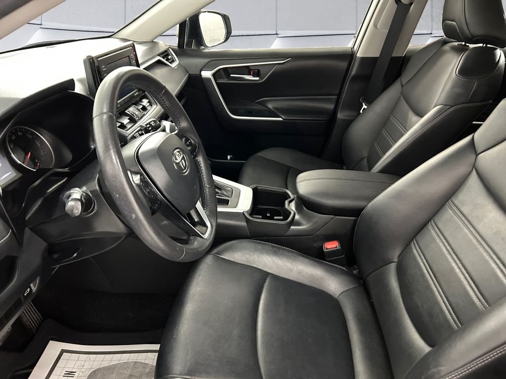 Used 2022 Silver Toyota XLE Premium image 7