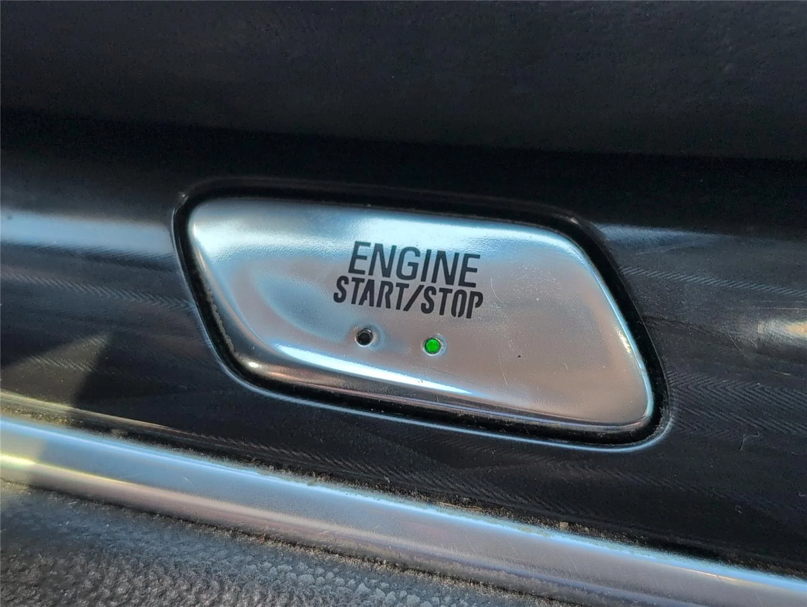 Used 2020 Summit White Buick Essence image 23