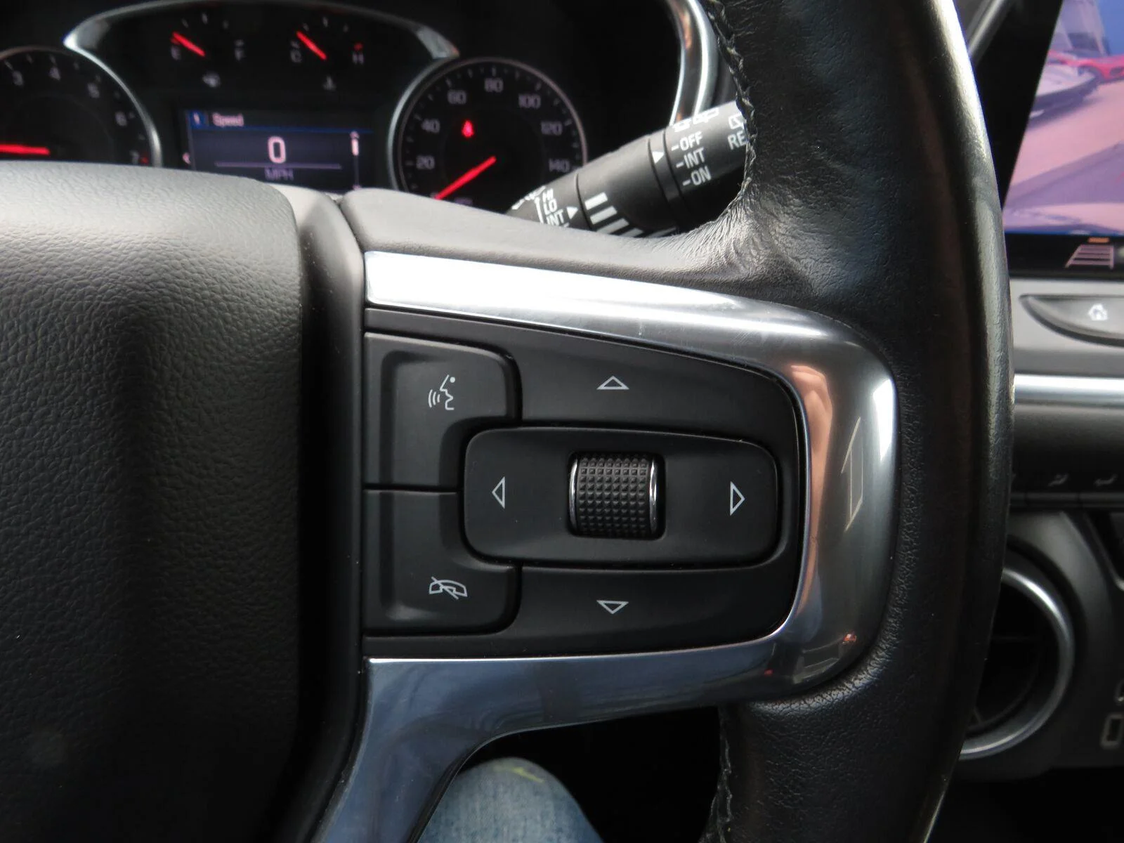 Used 2019 SUMMIT WHITE Chevrolet 4DR AWD LT image 28