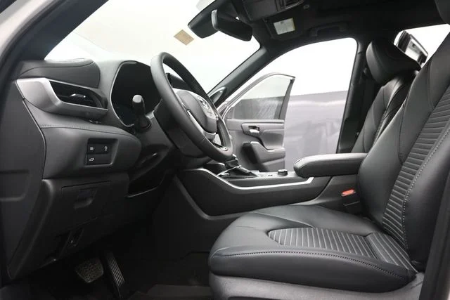 New 2026 Wind Chill Pearl <sup>1</sup> Toyota  XSE image 11