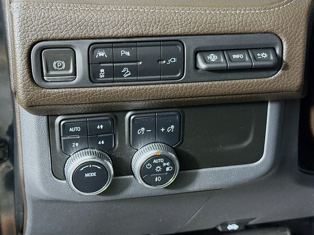 Used 2021 Green GMC Denali image 10