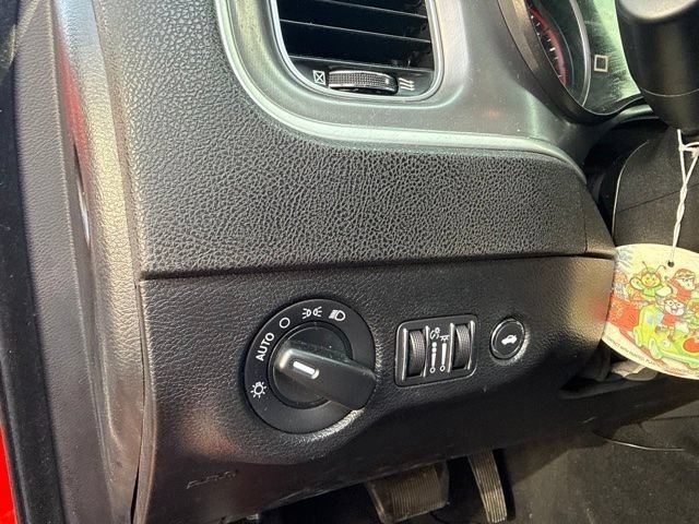 Used 2022 Torred Clearcoat Dodge SXT image 14