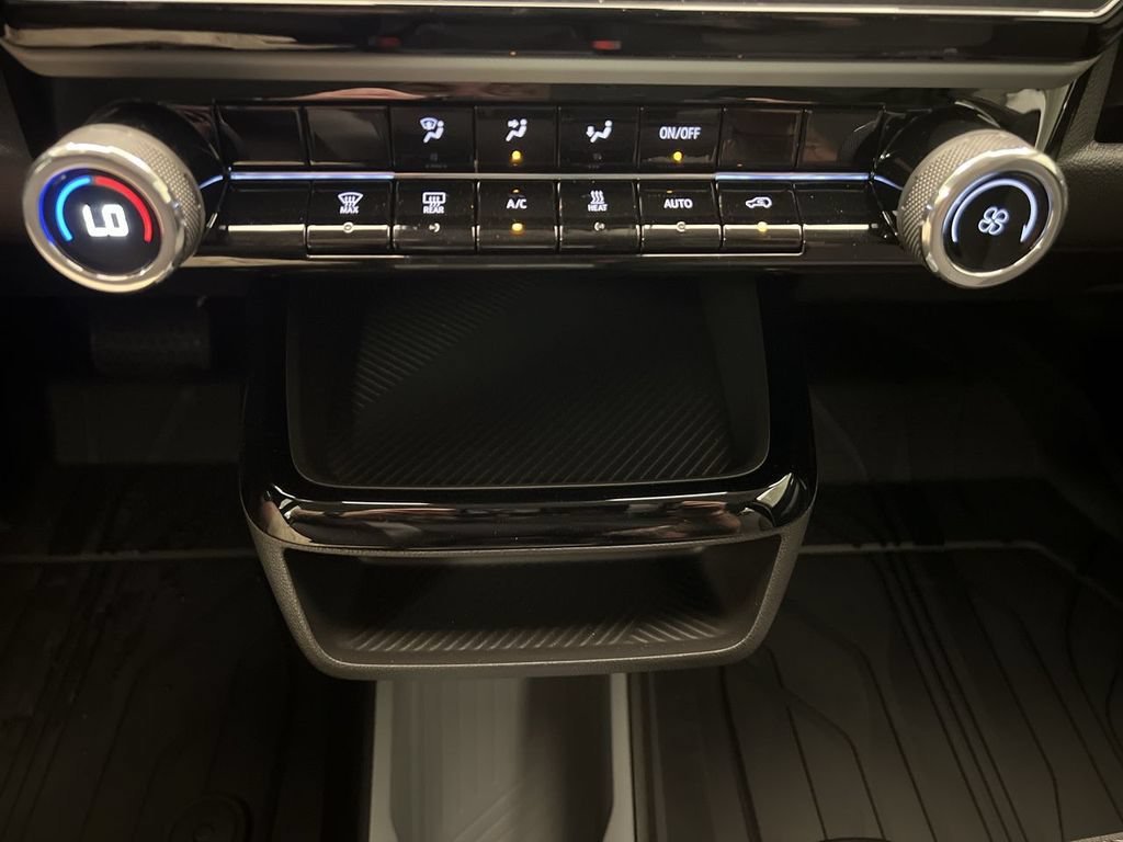 2027 Chevrolet Bolt LT - Photo 18