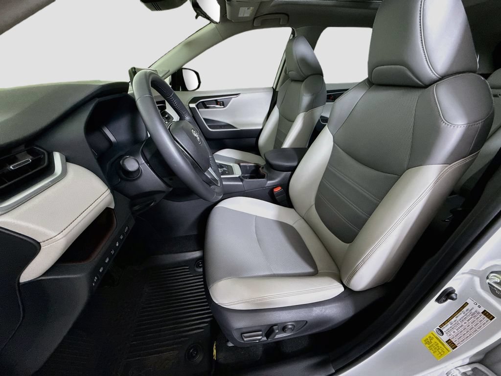 Used 2024  Toyota Hybrid Limited image 20