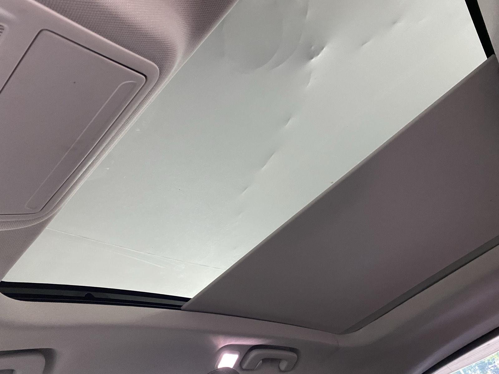 Used 2022 Oxford White Ford SE Hybrid image 18