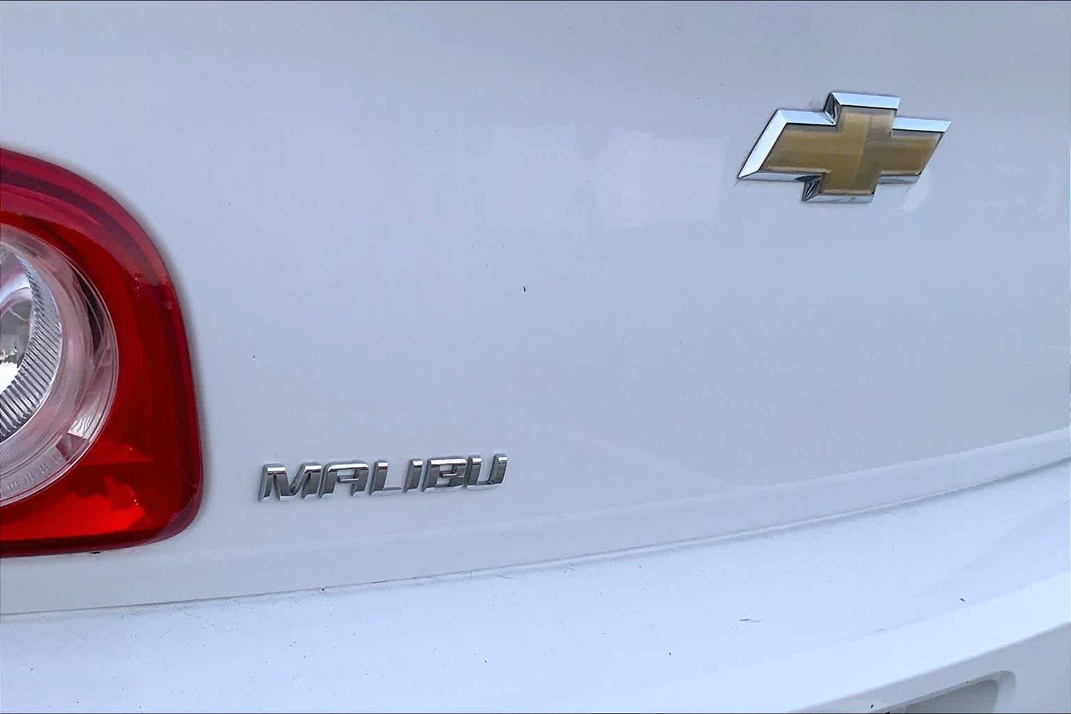 Used 2012 Summit White Chevrolet LS w/1FL image 25