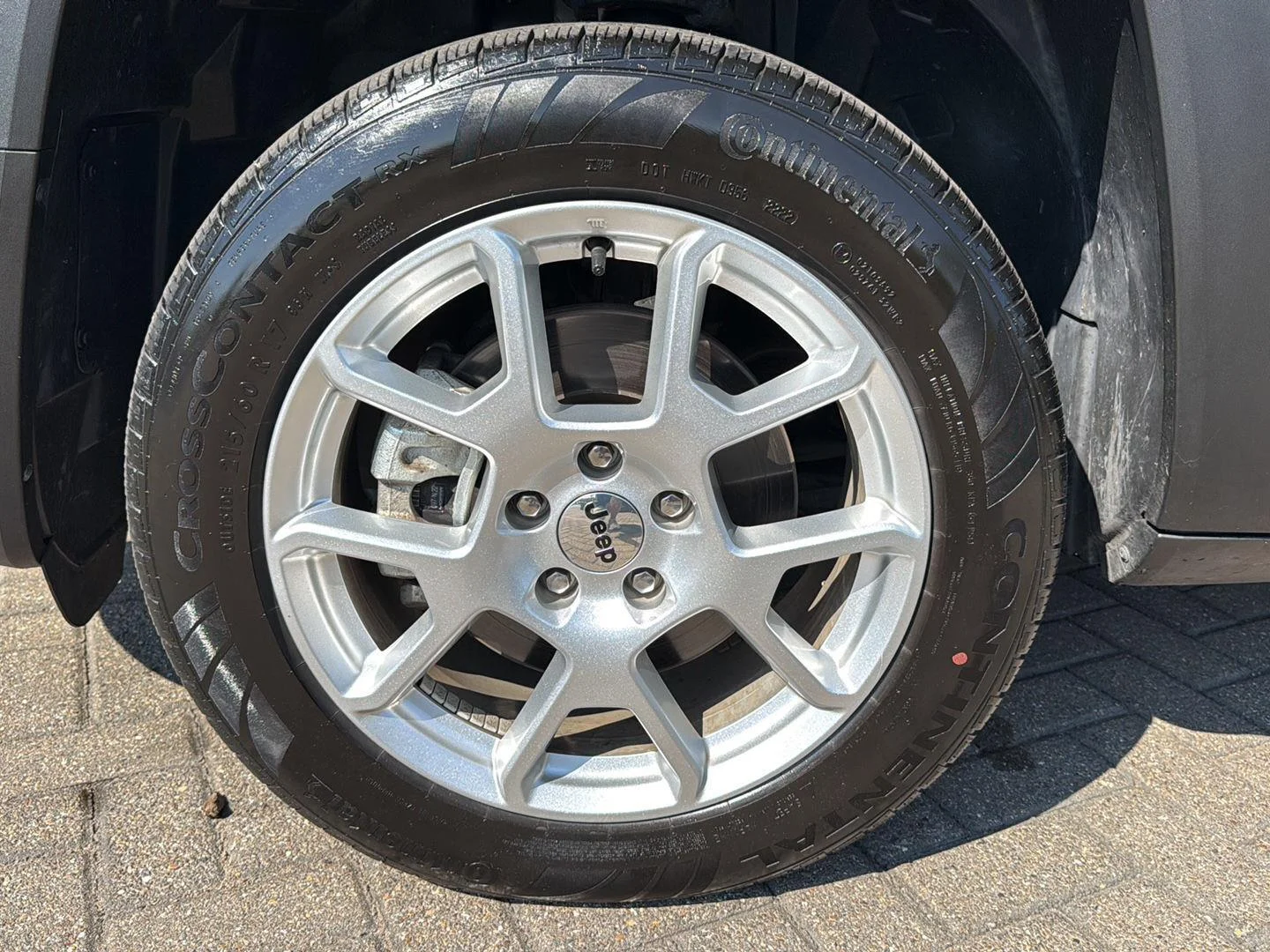 Used 2022 Black Clearcoat Jeep Latitude image 10