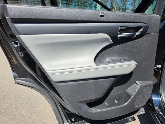 2023 Toyota Highlander XLE - Photo 23