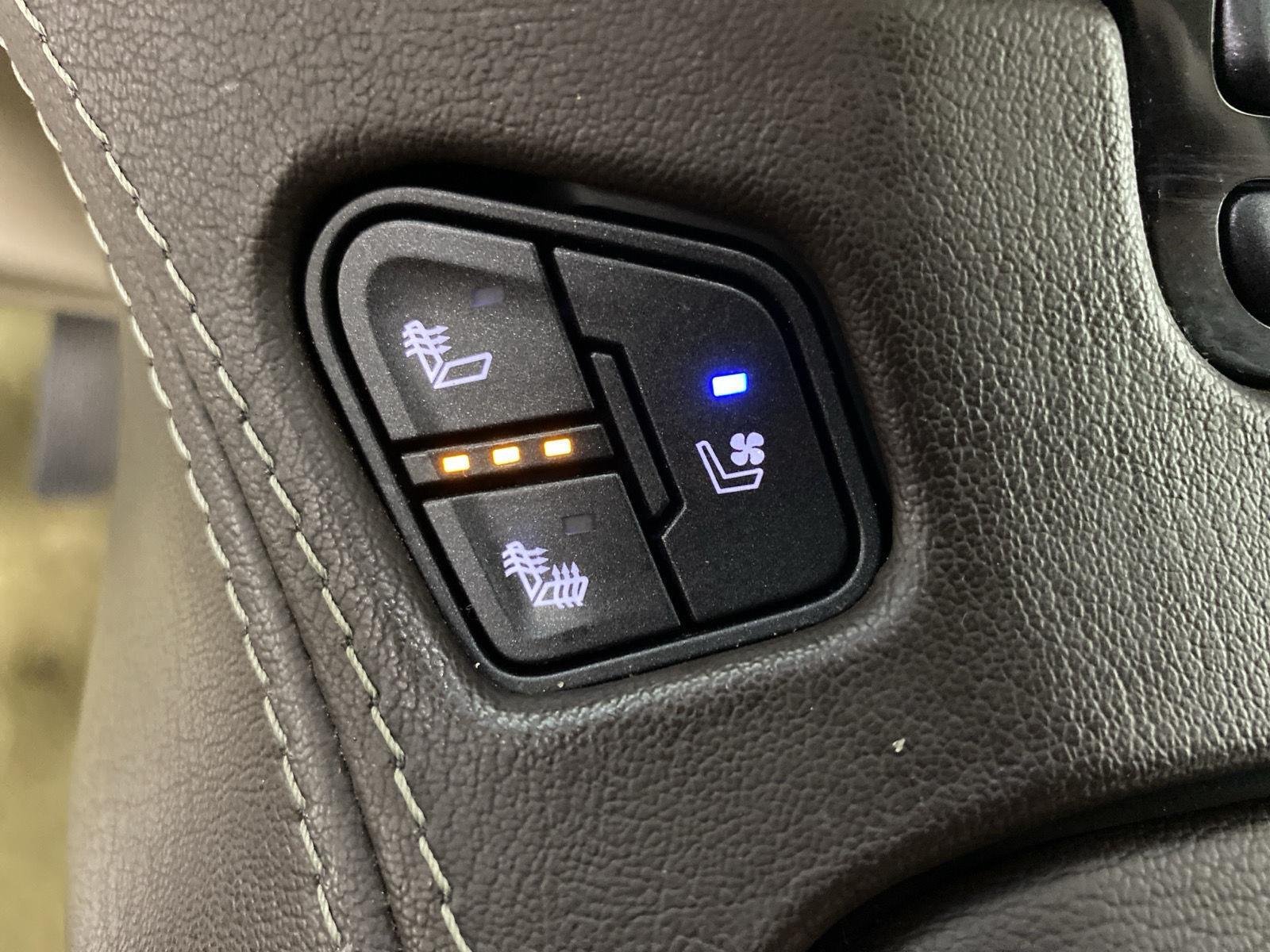 Used 2018 Summit White Chevrolet Premier image 24