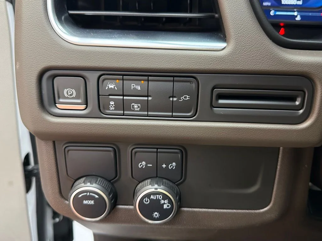 Used 2022 Summit White Chevrolet LT image 24