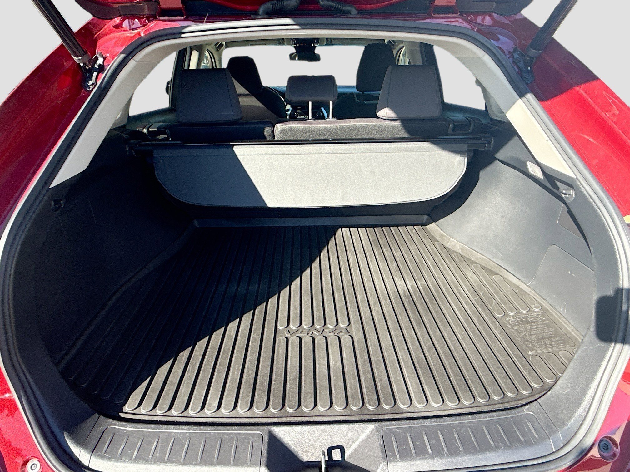 2022 Toyota Venza LE - Photo 25