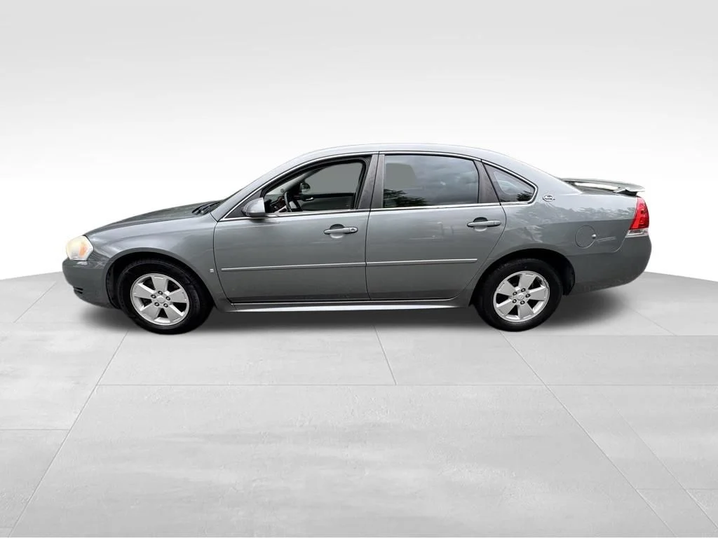 Used 2009 Silver Chevrolet LT image 4